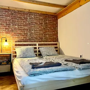 quiet-condo-for-six-in-downtown-budapest.inbudapesthotels.com/